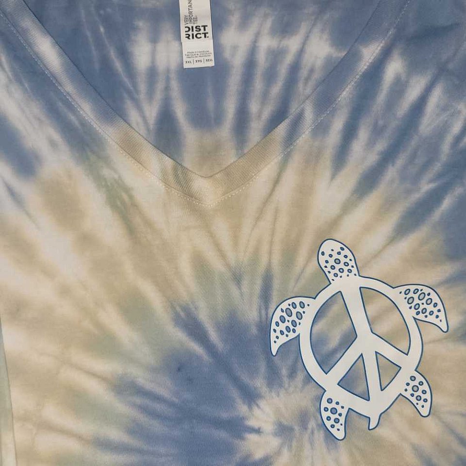 Women's 3XL V-Neck LongSleeved ~Wave on a Beach | 1a1b3xLsvwaveb.jpg