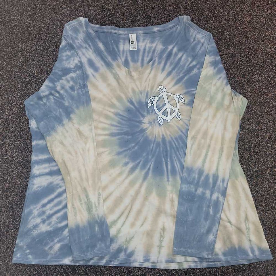 Women's 3XL V-Neck LongSleeved ~Wave on a Beach | 1a1b3xLSVwave.jpg